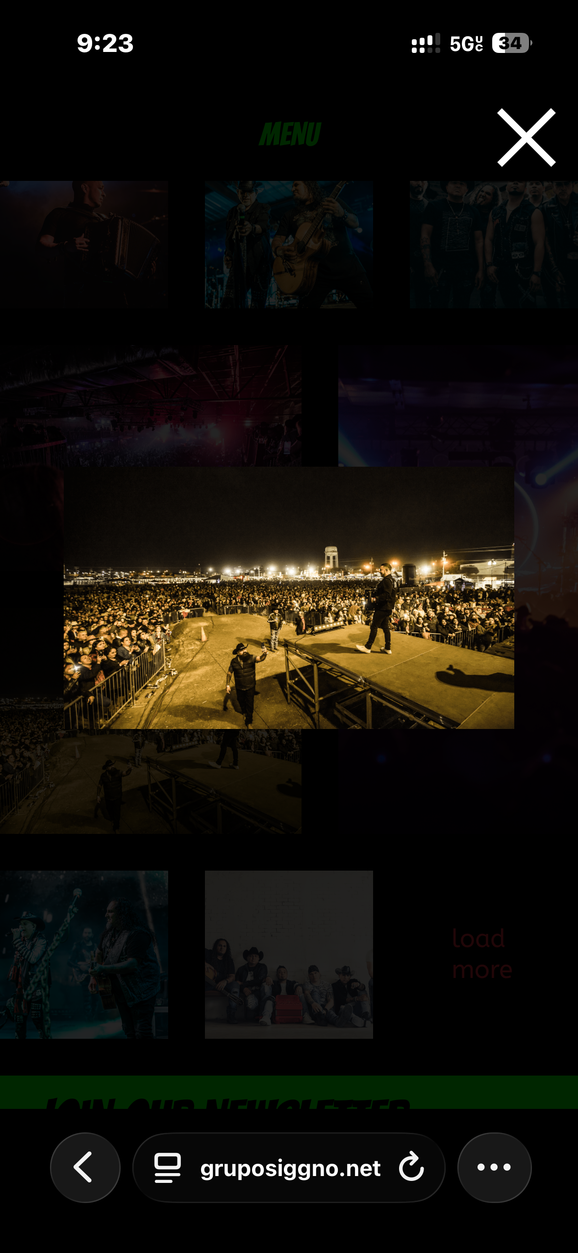 Grupo Siggno — outdoor stage wide crowd