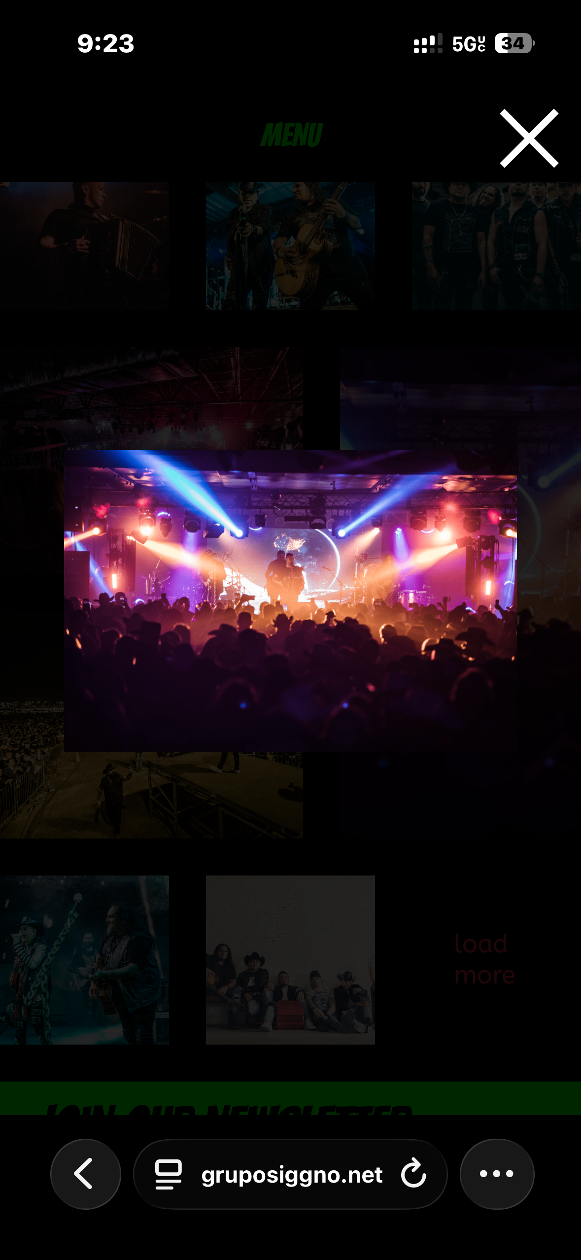 Grupo Siggno — indoor stage blue/purple lights